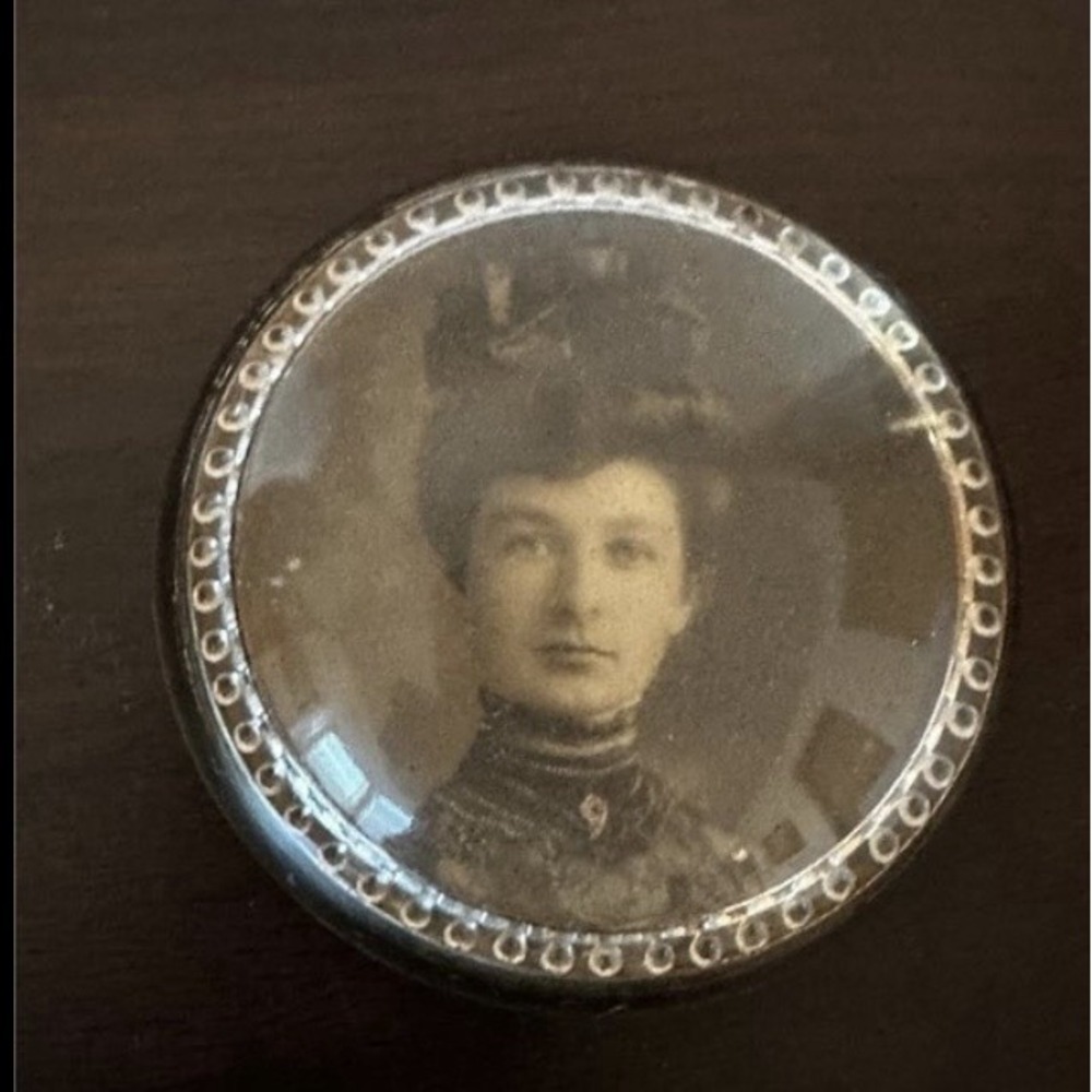 Antique Victorian Mourning Portrait Paperweight C. 1890s - 2" Lead Crystal Glass
